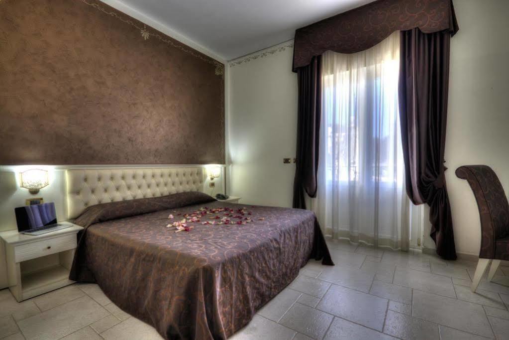 Hotel Madonna Delle Grazie Ceglie Messapica Exteriér fotografie